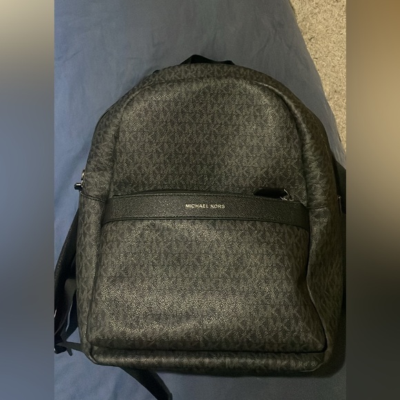 Michael Kors BookBag - Picture 2 of 2